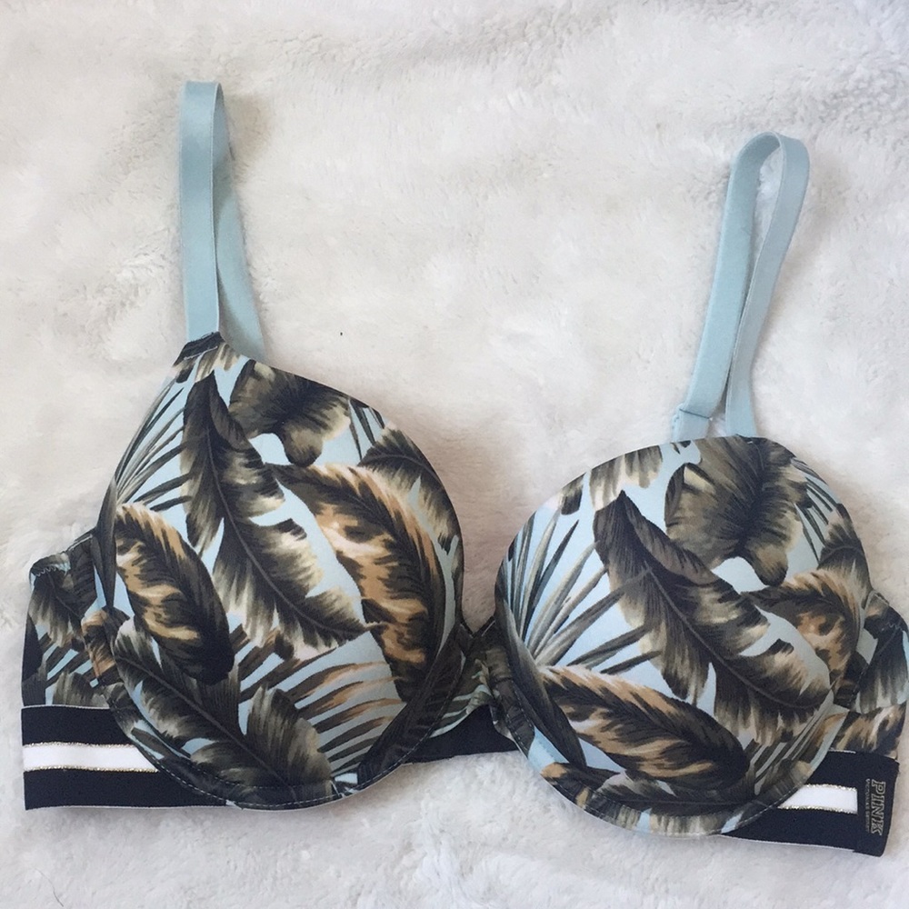 Never wore w/o tag Victoria’s  Secret Bra 🌴😍♥️